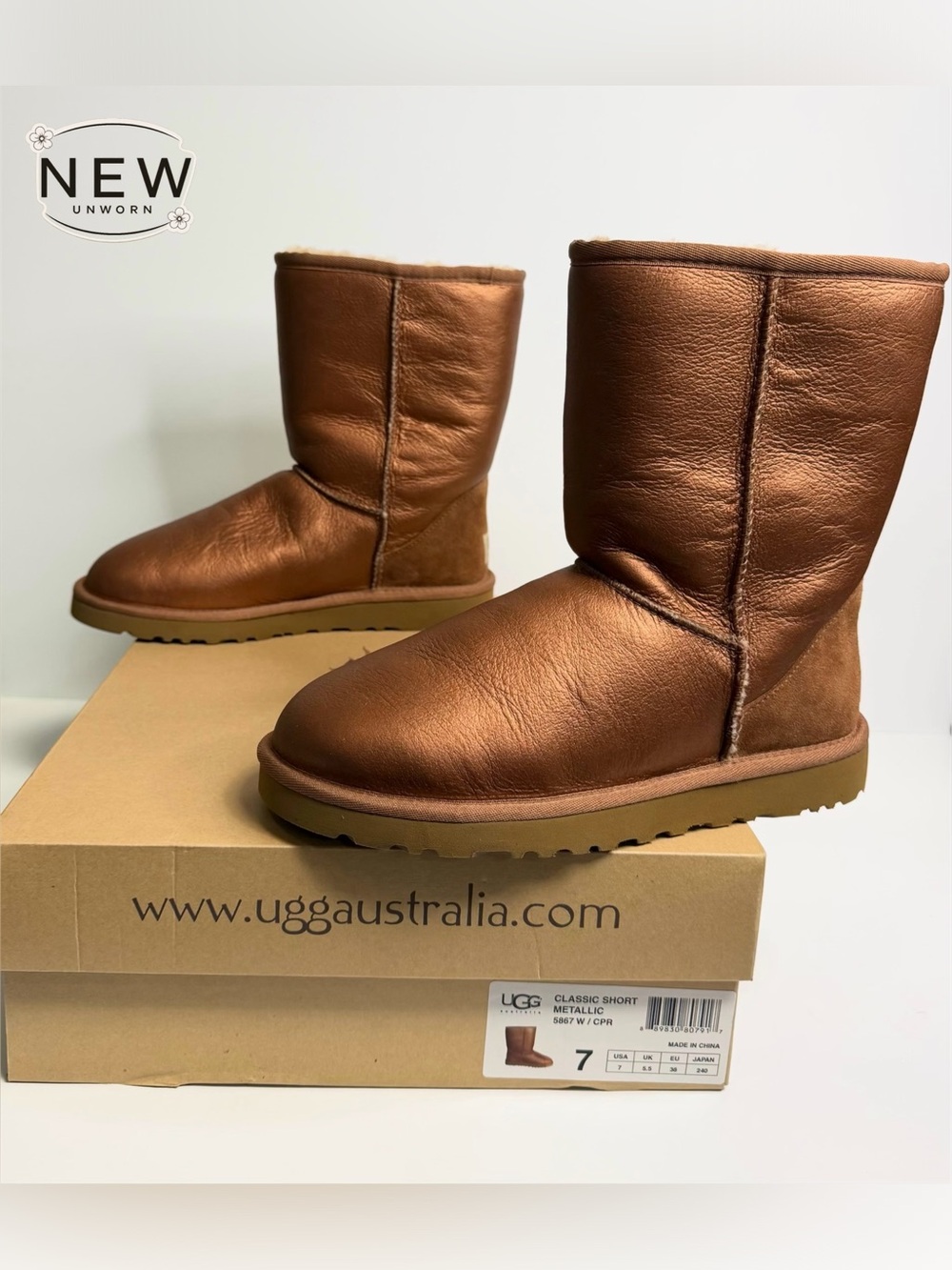 NEW UGG CLASSIC SHORT BOOT METALLIC COPPER Size 7M in original Box